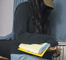 牛仔裤坐脸看书 YC-25121