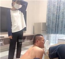 【足彩馆】白袜塞嘴多主踢踹踩 bf59326